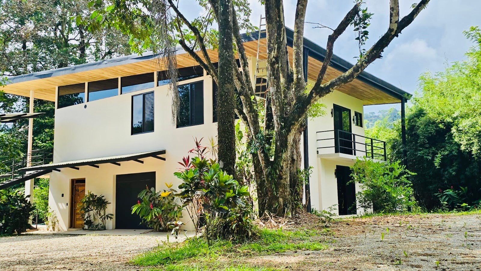 Jardines del Morete Riverside Oasis | Elegant 5 Bed Luxury Home