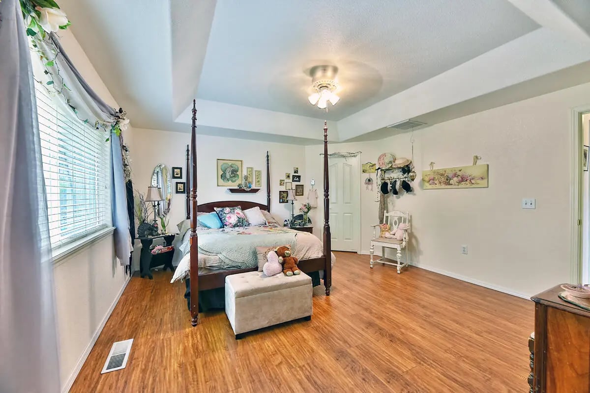 1420 Naples Dr
