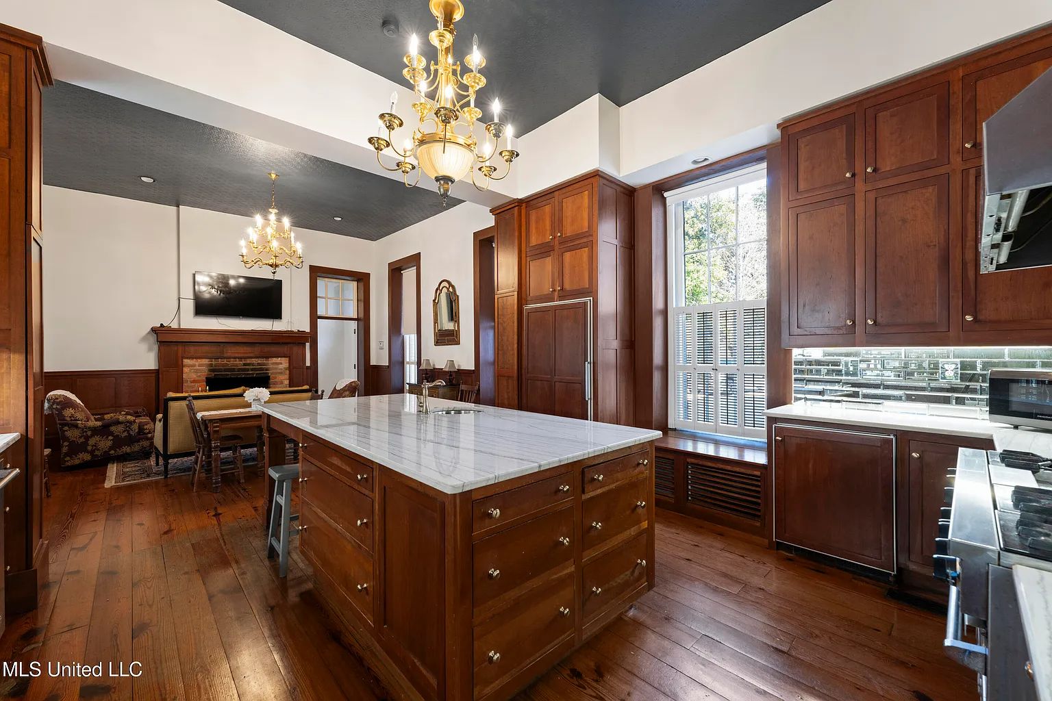 300 W Chulahoma Ave
