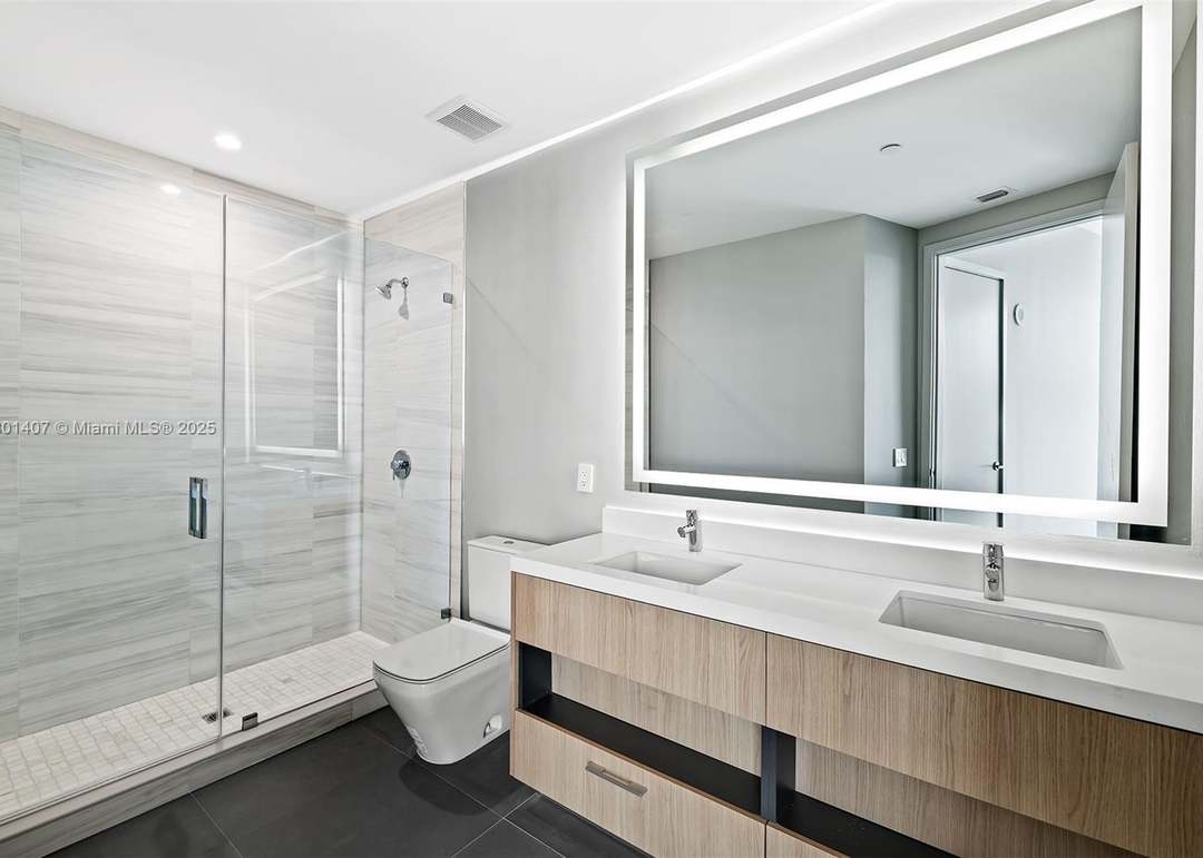 851 NE 1st Ave Ph 5401