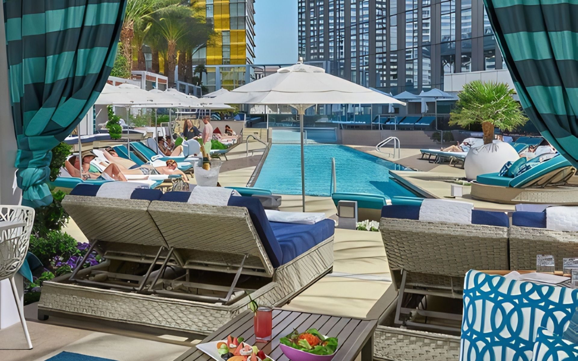 Luxury high-rise residences in central Las Vegas