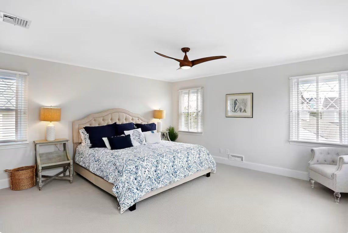 #1098 Beautiful Bayfront with Pool