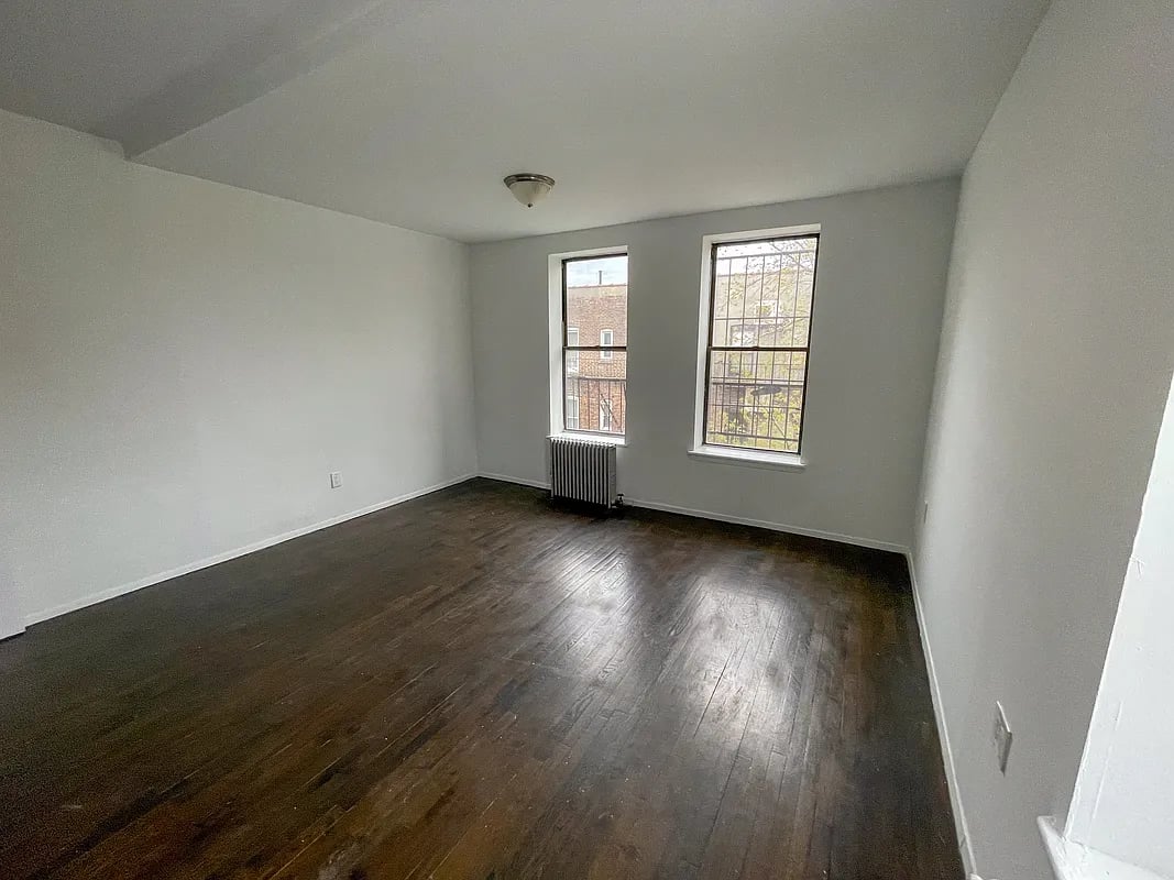 927 Putnam Ave 4R