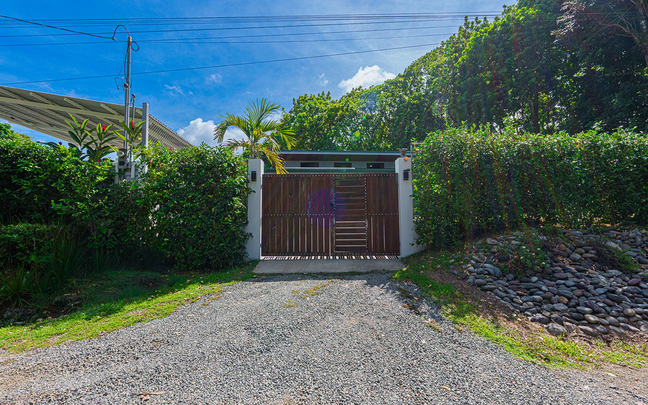 Home Near Downtown Uvita with Private Forest and Creek