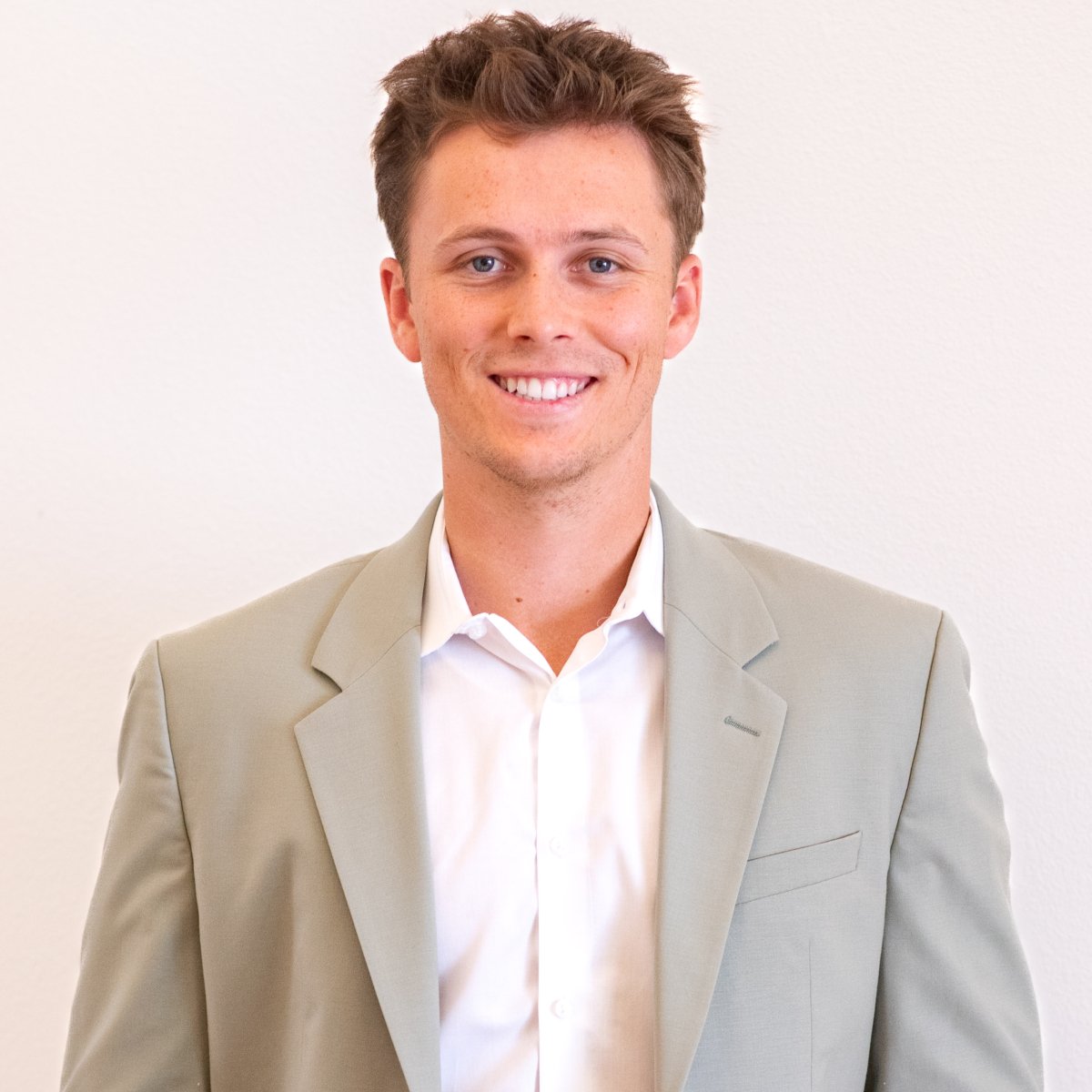 Zach Mickelson Brea, CA Real Estate Agent Headshot