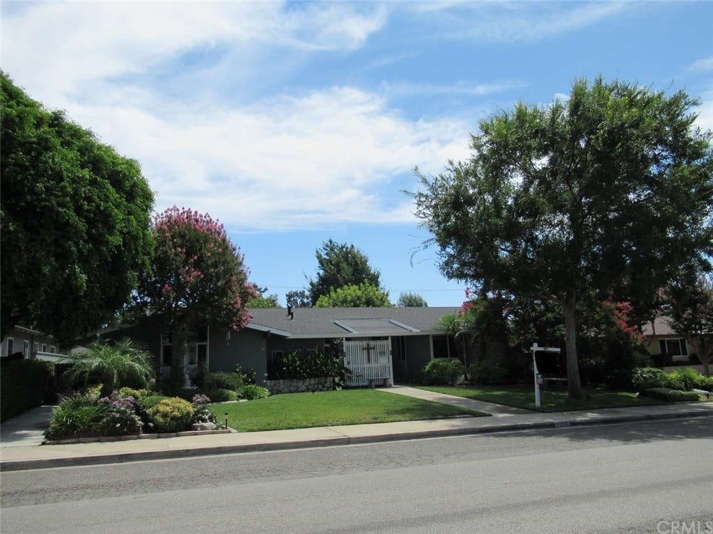 1926 Yorba Dr