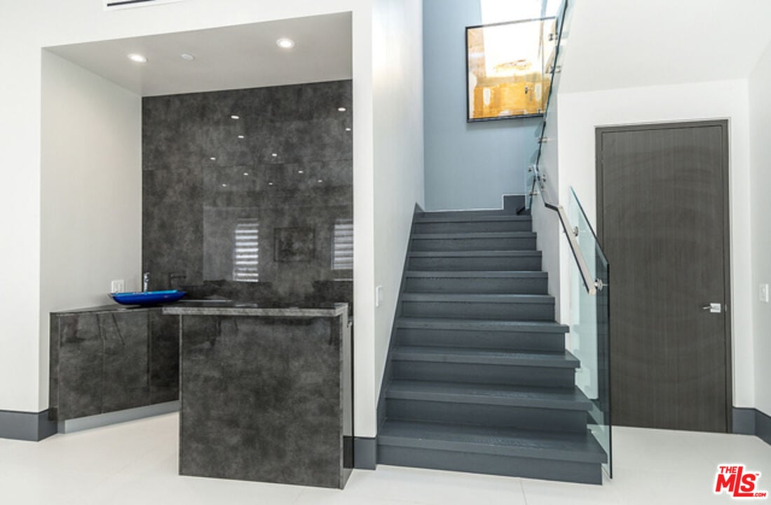 2122 Castle Heights Ave