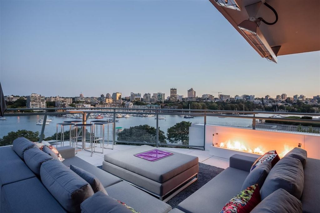 1288 Marinaside Crescent, #606