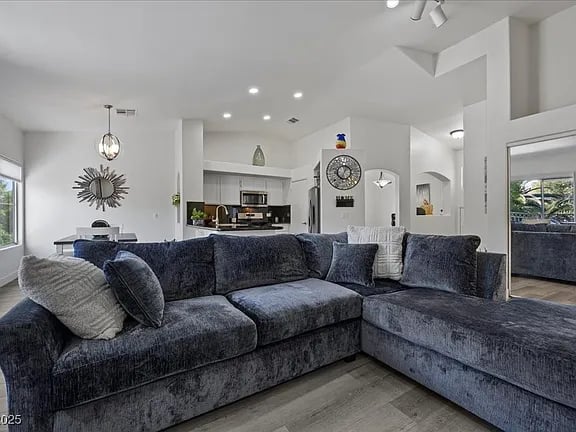 5000 Red Rock Unit: 240