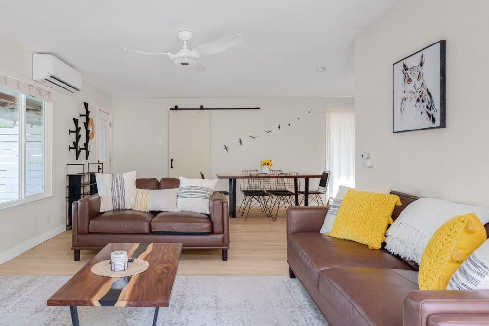 725 Lytton Station