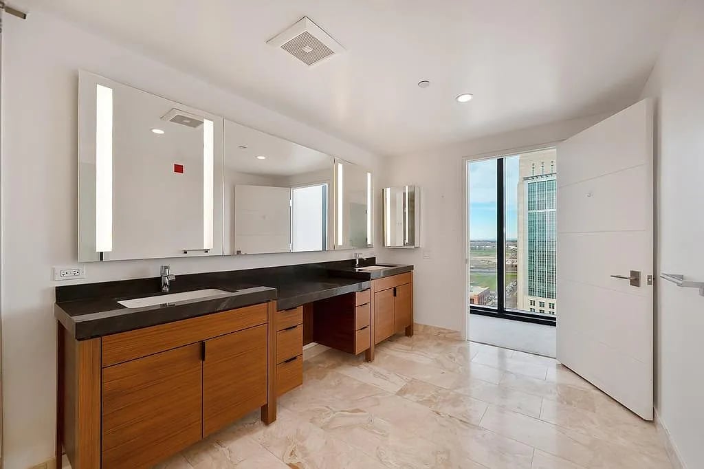 500 J St #1701