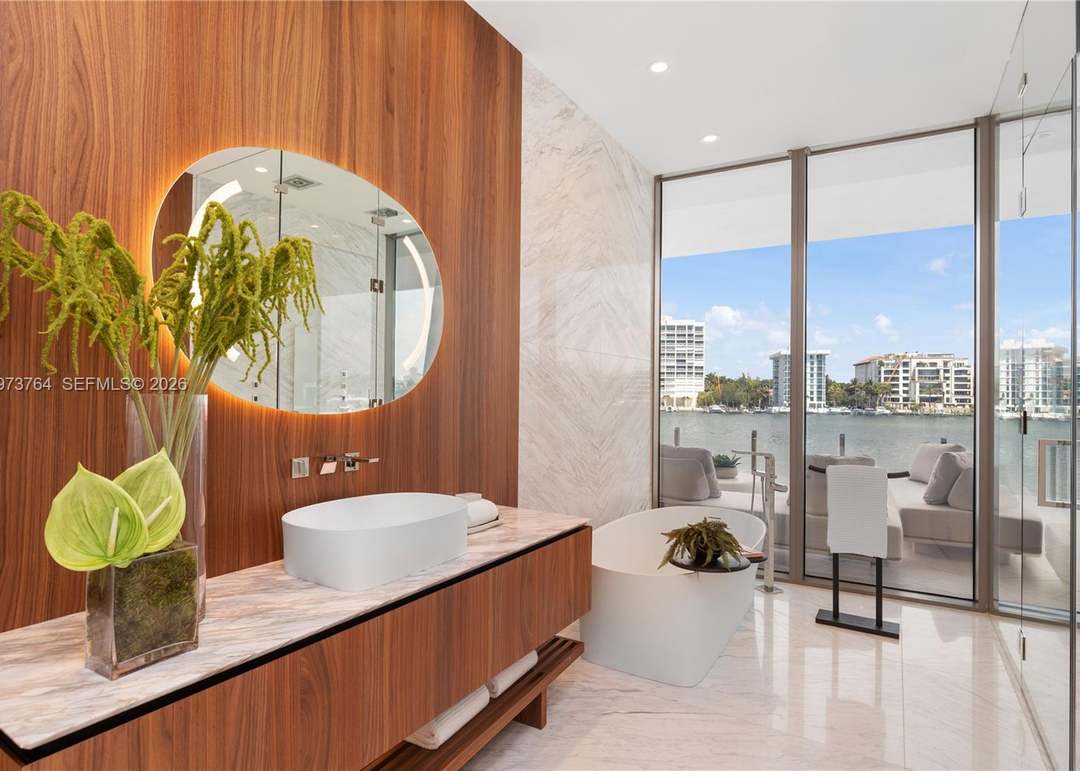 5 Grove Isle Dr Unit S201