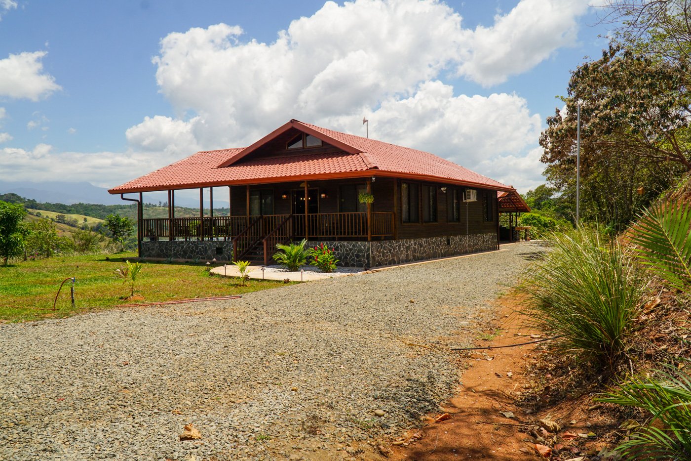 Serene Splendor - Discover Your Dream Home in Pacuar Perez Zeledon