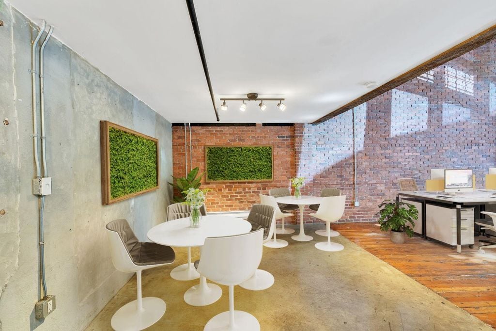 87 E Cordova St