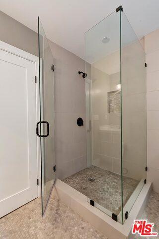 5860 Carolus Dr