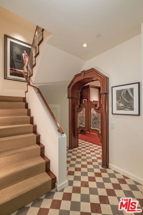 Aria Manor, Sunset Plaza Dr, 90069