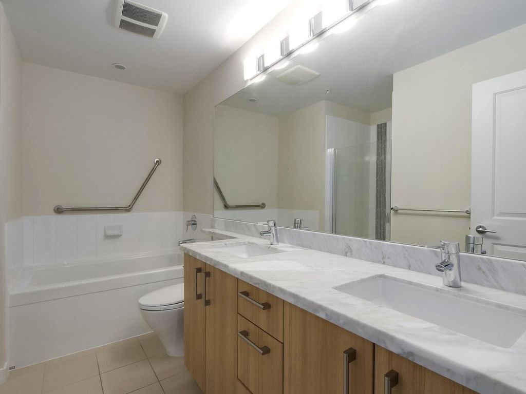 119 W 22nd St, #222