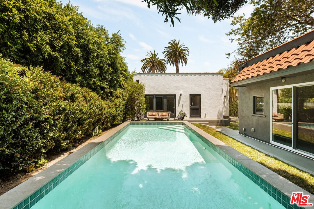 623 N Sierra Bonita Ave