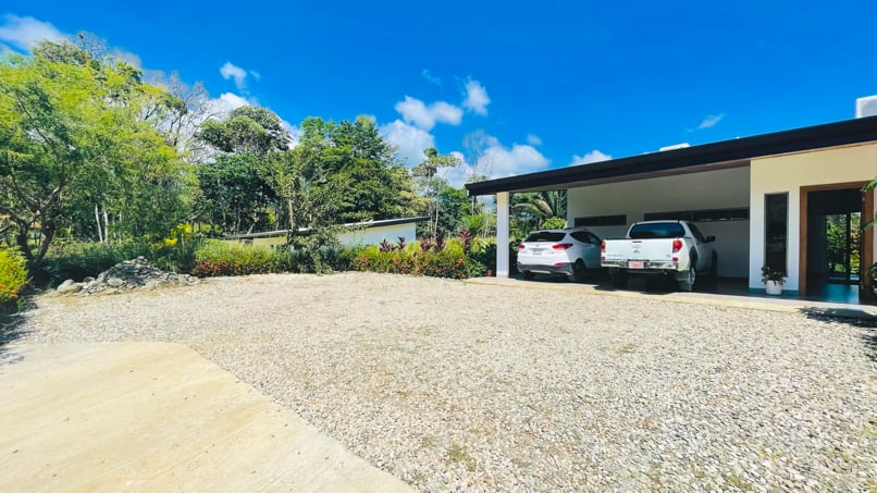 Modern 3-Bedroom Home with Pool in Gated Community, Ojochal, Costa Rica