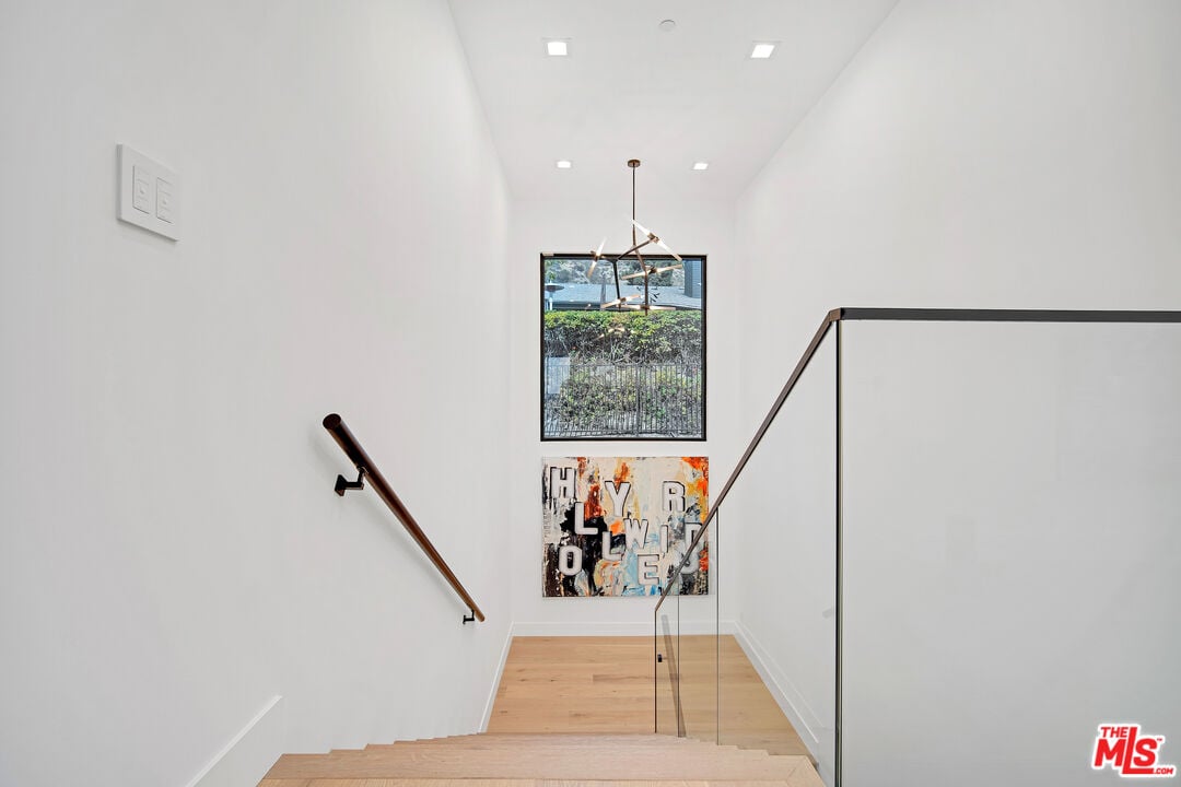 Canyon Lake Dr, 90068