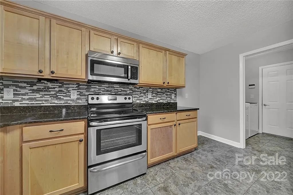 206 Forest Oaks Dr
