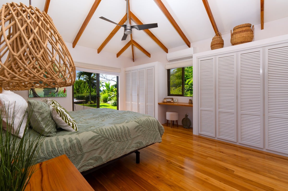  3 Bedroom Stunning Luxury Home Featuring Sweeping Valley & Ocean Views, 5.67 ACRES 