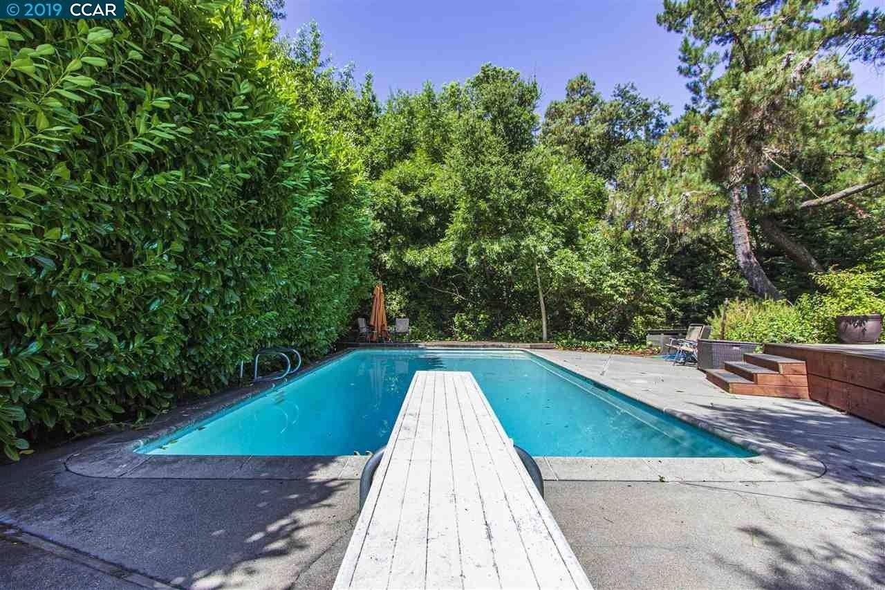 1061 Glen Ct