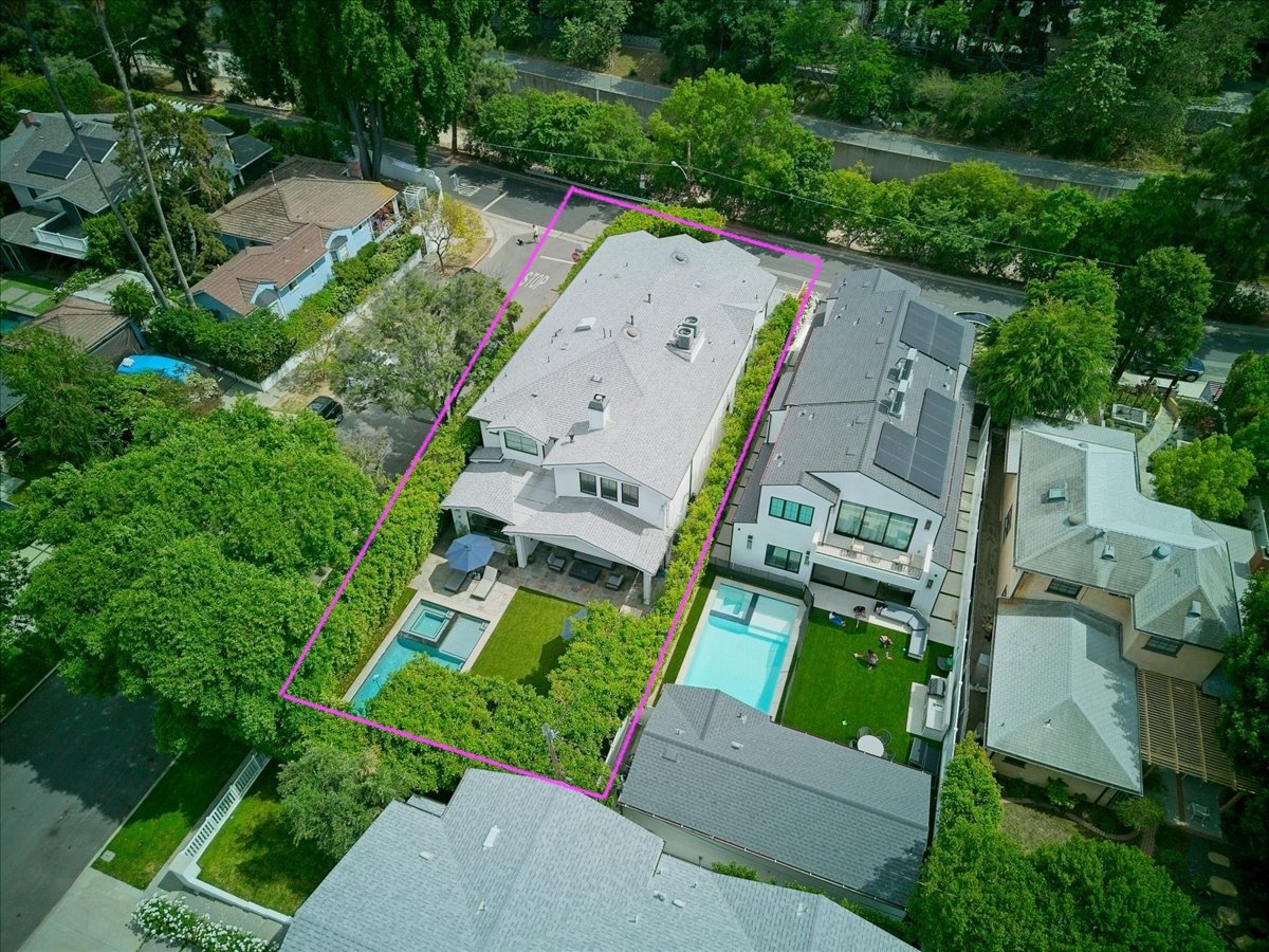 5 ★ 5 En Suite Luxe Stunner in Studio City