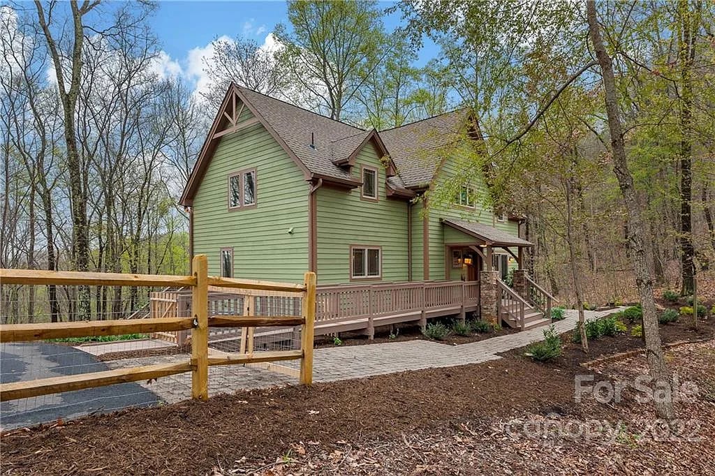 24 Mossy Rock Ln