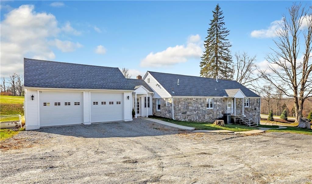 1432 Monroe Turnpike