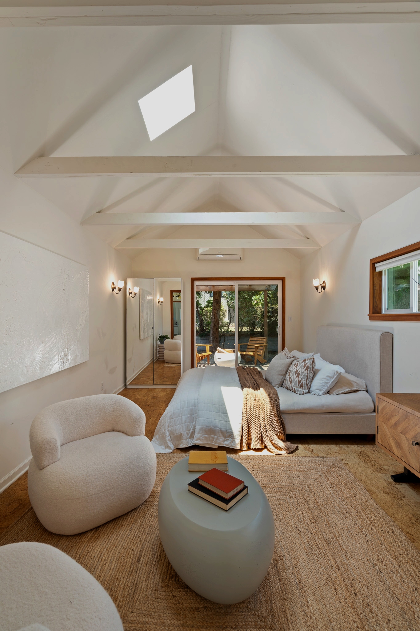 Re-imagined Quaint Country English with Guest House and Grand Rear Yard!