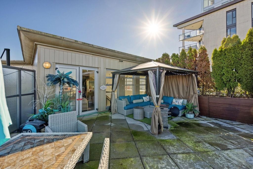 2635 Prince Edward St, #PH605