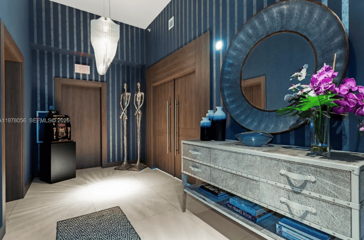 LUXURY IN THE MIAMI SKY