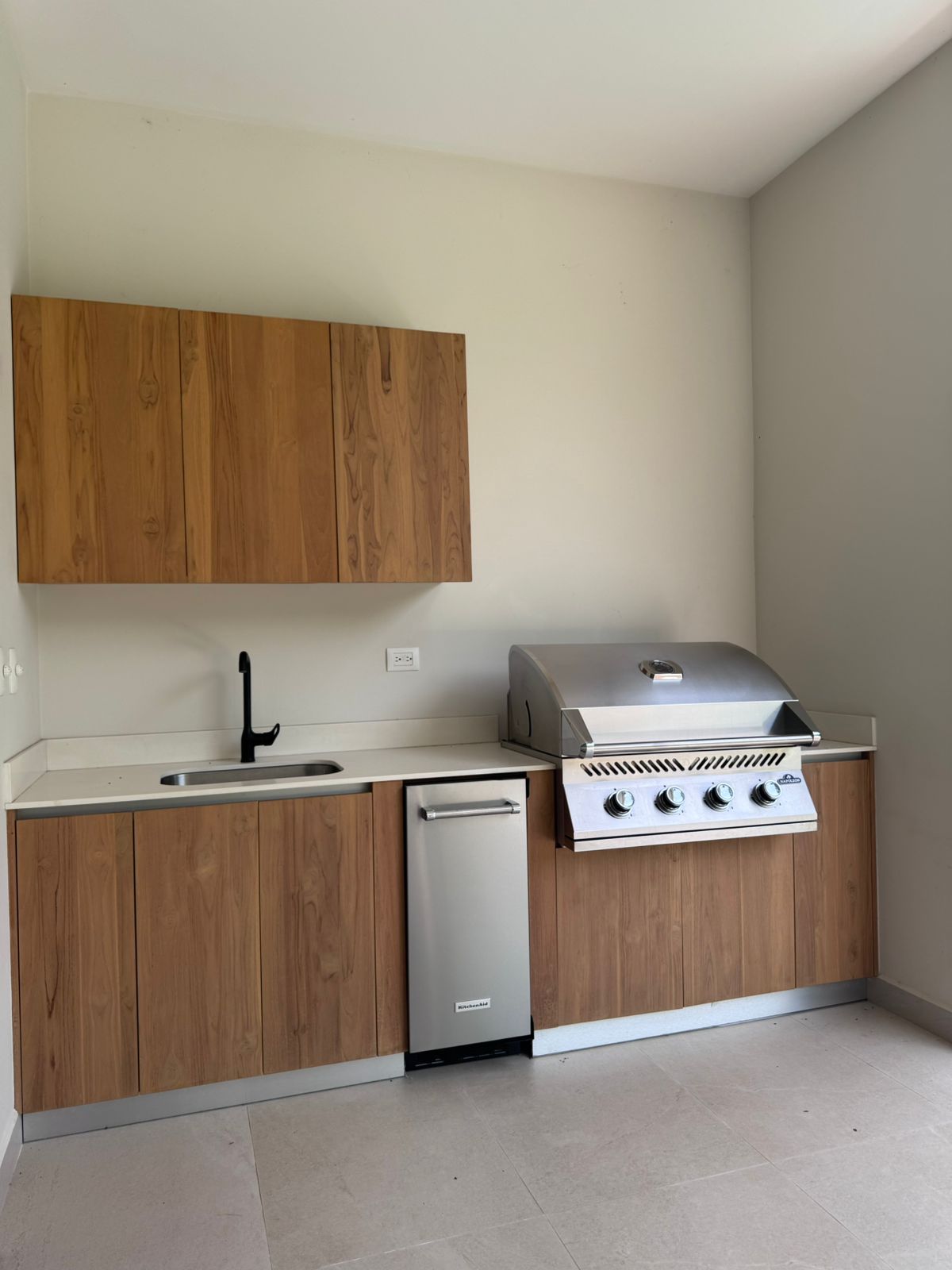 Turnkey Tropical-Modern 4BR Villa with Private Pool in Prestigious Hacienda Pinilla