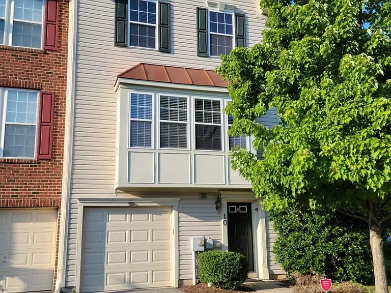 10 Streamside Pl