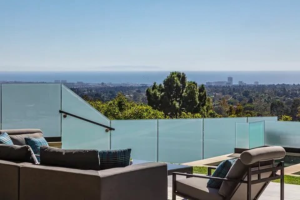 815 N Tigertail Rd, Brentwood