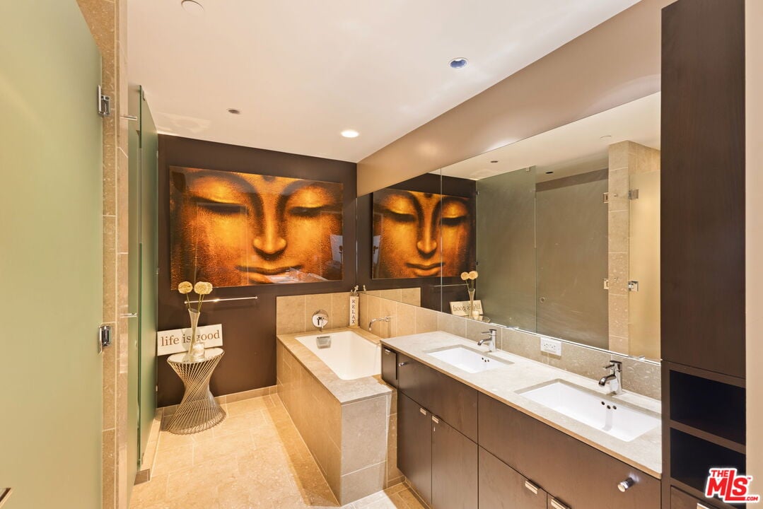 6250 Hollywood Blvd, #8A