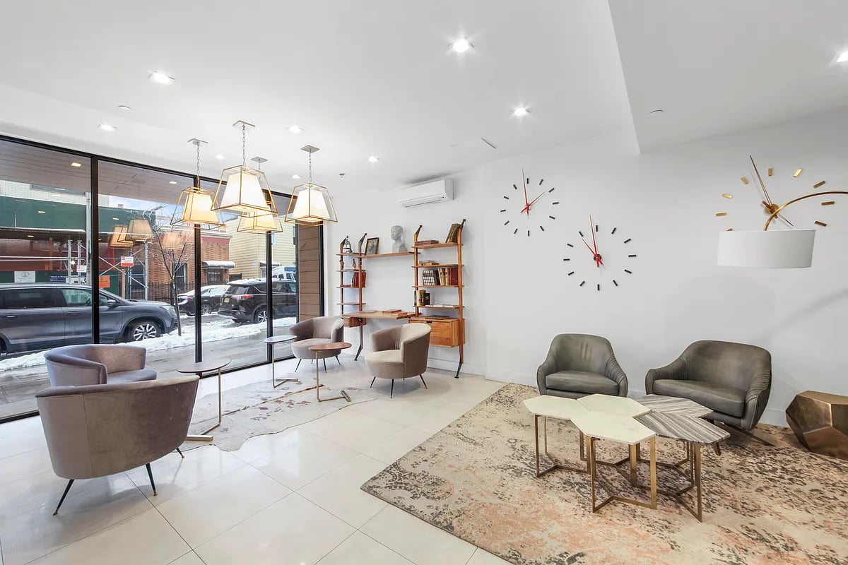 709 Hart Street Unit: 2H