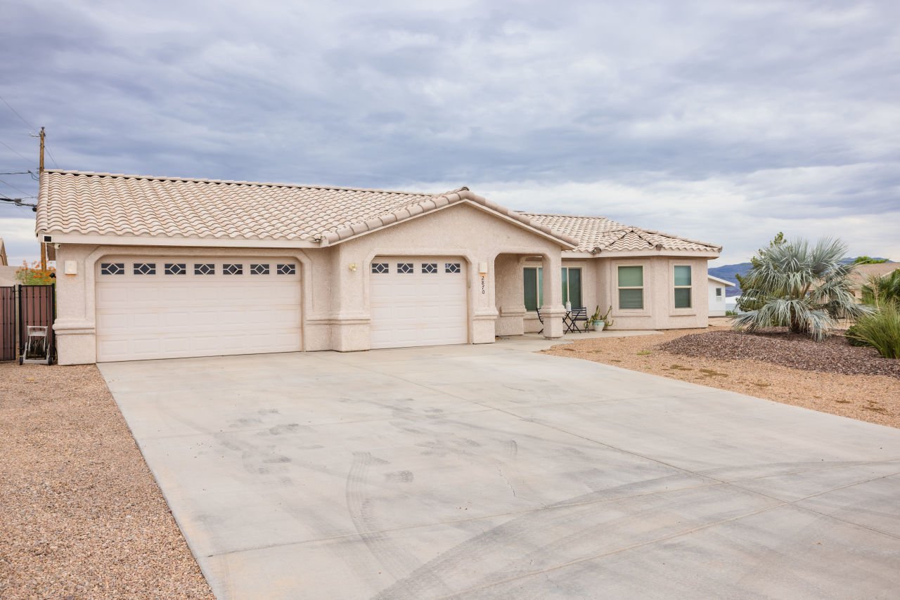 2870 Canyon Oak Dr