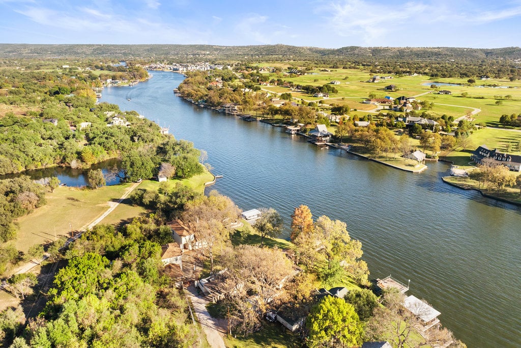 Stunning Waterfront Retreat in the Heart of Kingsland