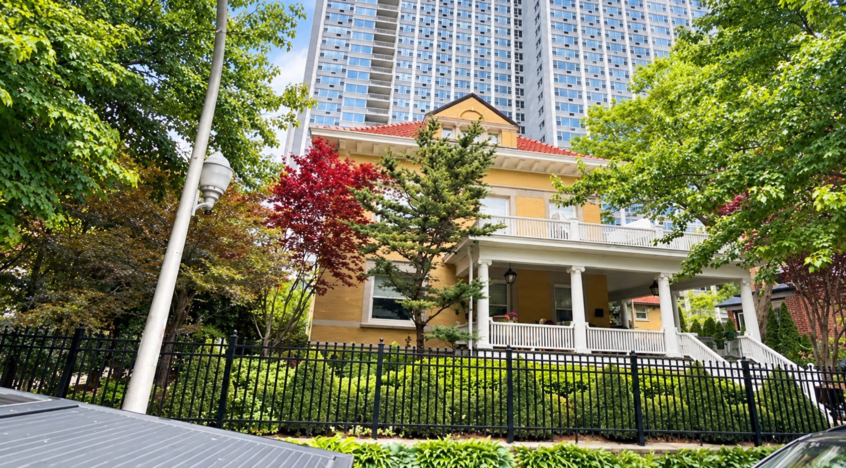 Historic yellow brick home with a front porch in Buena Park, Chicago