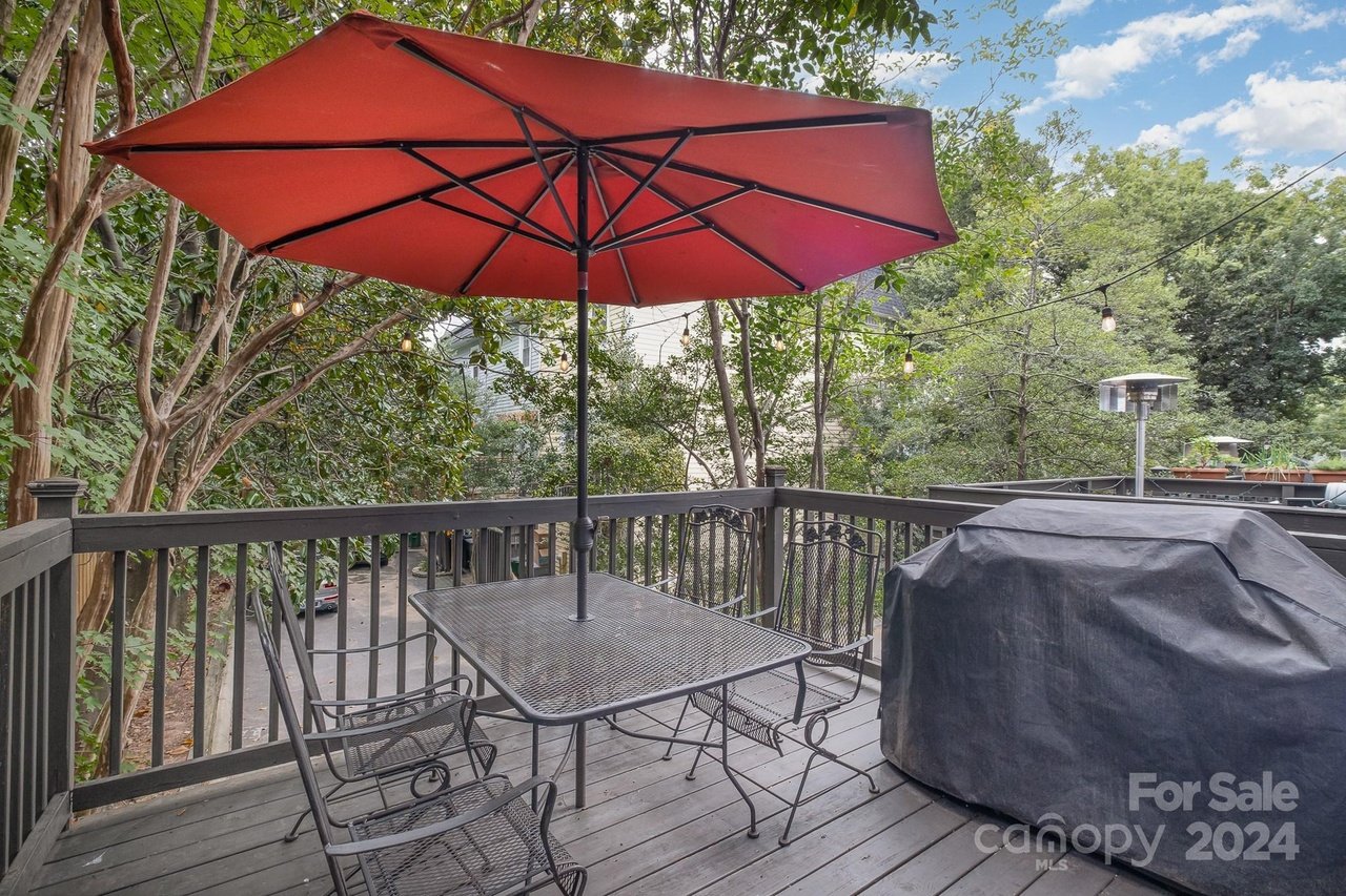 324 W 10th St