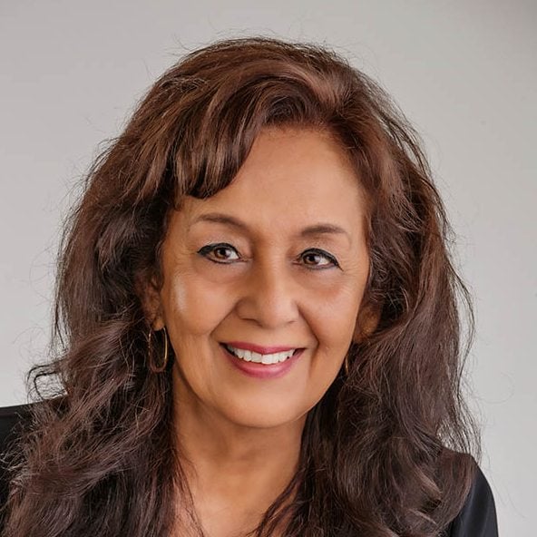 Shirin Nail Houma, LA Real Estate Agent Headshot