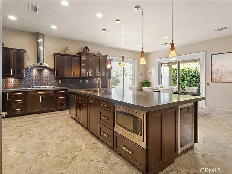 43440 Amaryllis Way