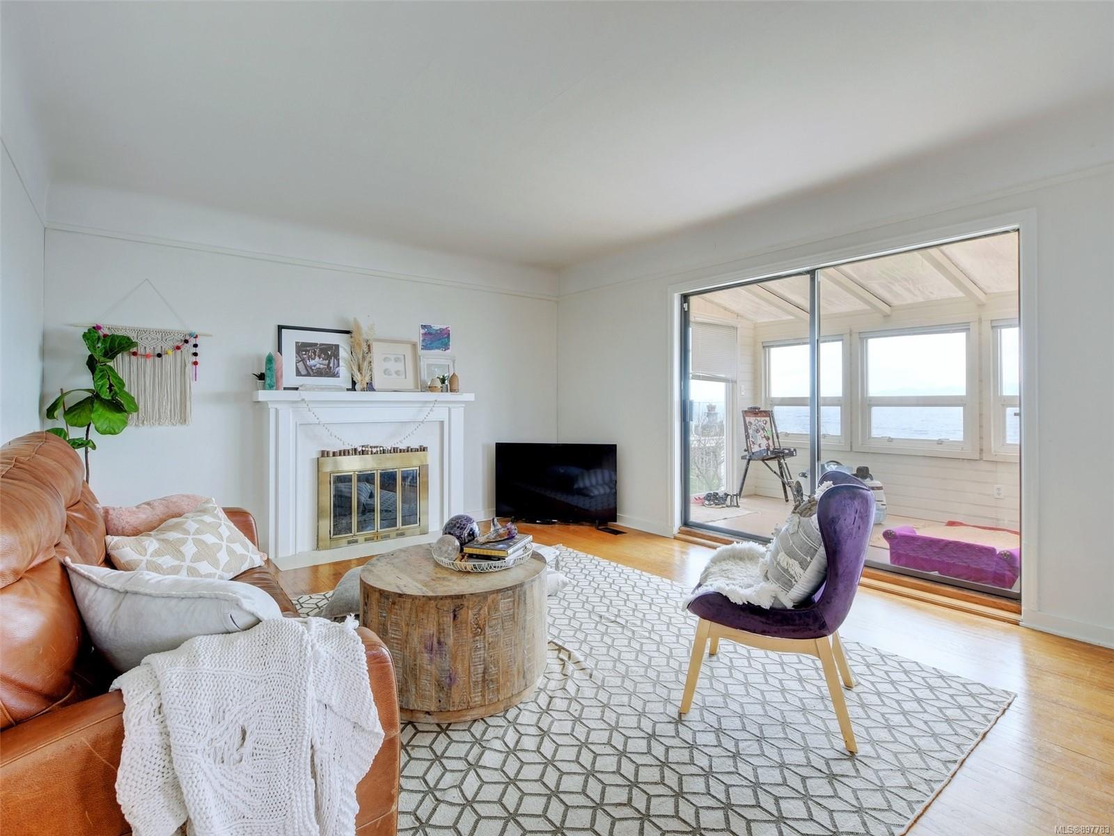 1613 Hollywood Pl