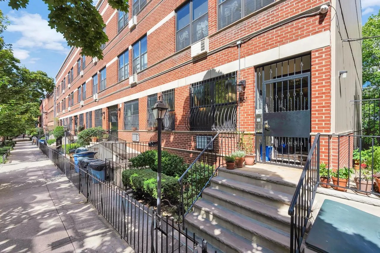 661 Warren St #3C