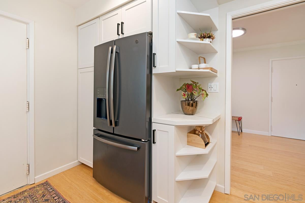 2360 Torrey Pines Rd  