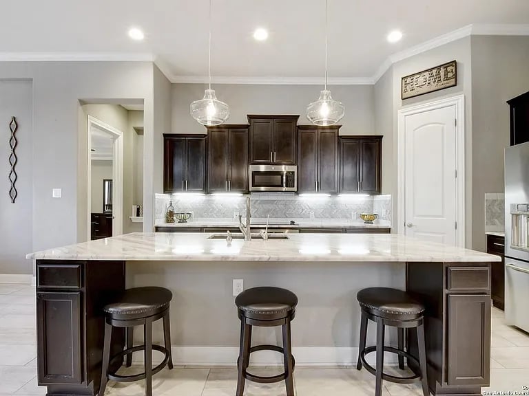 15408 Capri Ln