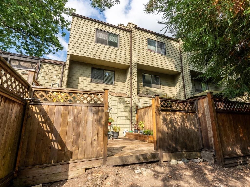 8132 Laval Pl