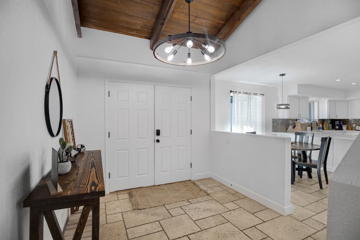 Huge Golf Course Home-Free Heated Pool/Theatre/Gym